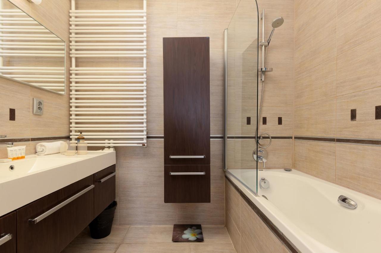 Residence On Wspolna Str. Apartment Warsaw By Renters ภายนอก รูปภาพ